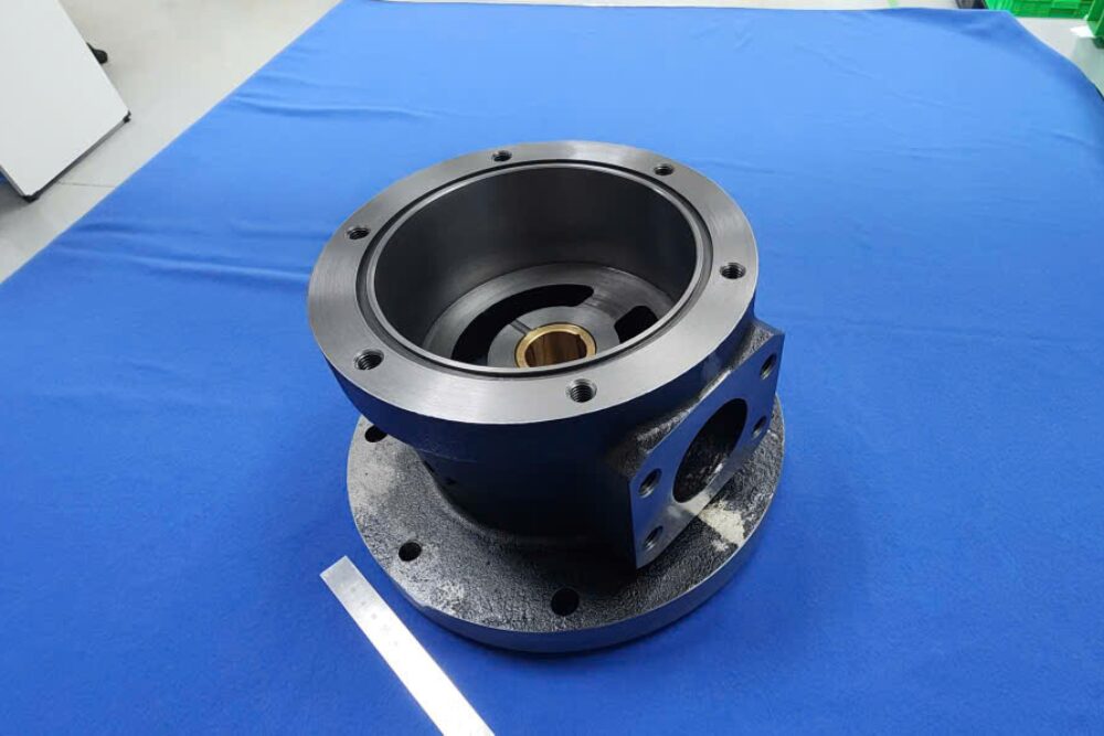 鉄鋳造＋切削加工＋ブッシュ圧入品1